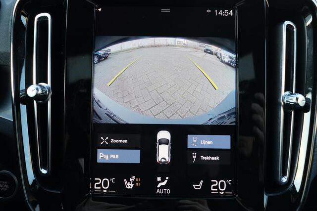 Volvo XC40 T5 Recharge R-Design - IntelliSafe Assist - Adaptieve LED koplampen - Parkeercamera achter - Verwarmde voorstoelen & stuur - Parkeersensoren voor & achter - Draadloze tel. lader - Extra getint glas - Elektr. inklapbare trekhaak - 19' LMV