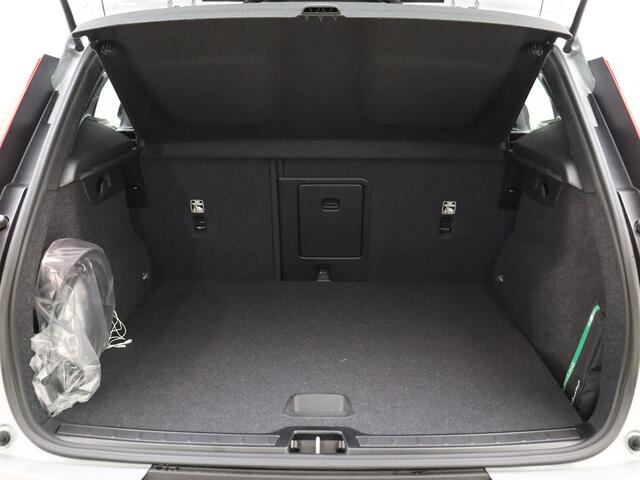 Volvo XC40 Extended Range Business Edition / Adapt. Cruise / BLIS / 360 Camera / Stoel + Stuurw. verwarming / getint glas / 19'' Velgen /