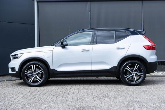 Volvo XC40 1.5 T5 Twin Engine R-Design | Stoel verwarming | Adaptive Cruise Controle met Pilot Assist | Extra donker glas achter | Intellisafe Surround Blis | Semi Elec. Inklapbare trekhaak | Harman Kardon Audio Systeem |