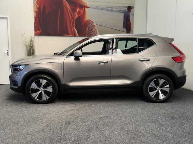Volvo XC40 1.5 T4 RECHARGE INSCRIPTION LEDER NAVIGATIE STOEL EN STUUR VERWARMING CRUISE CONTROL APPLE CARPLAY/ANDROID RIJSTROOKSENSOREN ACHTERUITRIJCAMERA UITKLAPBARE TREKHAAK ZEER MOOI !! 3010