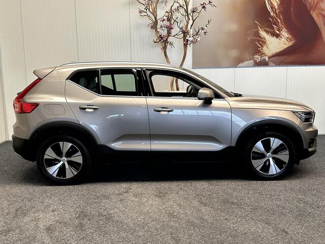 Volvo XC40 1.5 T4 RECHARGE INSCRIPTION LEDER NAVIGATIE STOEL EN STUUR VERWARMING CRUISE CONTROL APPLE CARPLAY/ANDROID RIJSTROOKSENSOREN ACHTERUITRIJCAMERA UITKLAPBARE TREKHAAK ZEER MOOI !! 3010