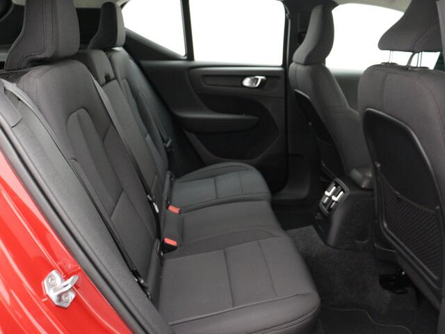 Volvo XC40 T4 Hybride Automaat / R-Design Expression / Panoramadak / Navigatie / Airco-ecc./ Xenon / Navigatie / Apk 11-2026