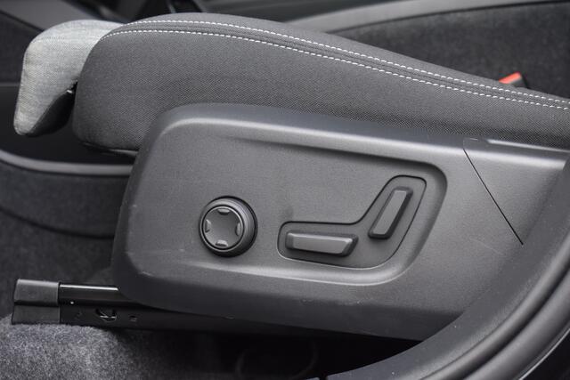Volvo XC40 B3 177PK Automaat Core | Elektrisch verstelbare voorstoelen | Keyless entry