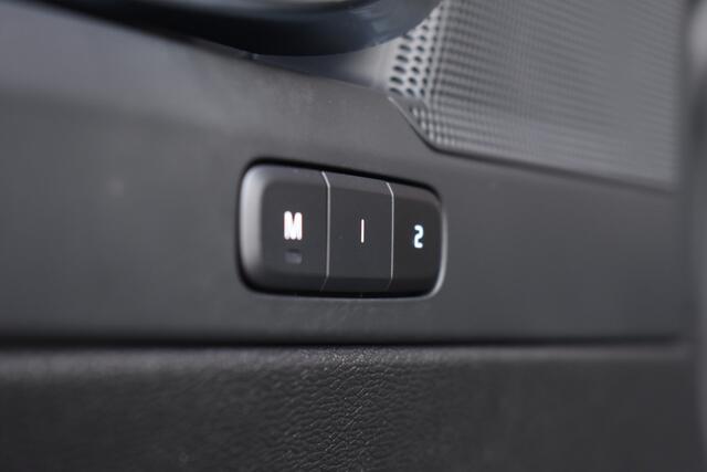 Volvo XC40 B3 177PK Automaat Core | Elektrisch verstelbare voorstoelen | Keyless entry