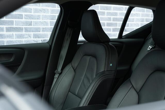 Volvo XC40 1.5 T4 Plug-in hybrid Ultimate Dark | Adaptieve Cruise | Camera | Stoel-/Stuurverwarming | Keyless | Lederen Bekleding | Elek. Stoelen | Memory | Elek. Achterklep | Volvo On Call | 18" LM