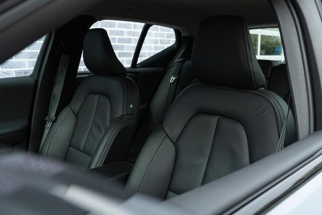 Volvo XC40 1.5 T4 Plug-in hybrid Ultimate Dark | Adaptieve Cruise | Camera | Stoel-/Stuurverwarming | Keyless | Lederen Bekleding | Elek. Stoelen | Memory | Elek. Achterklep | Volvo On Call | 18" LM