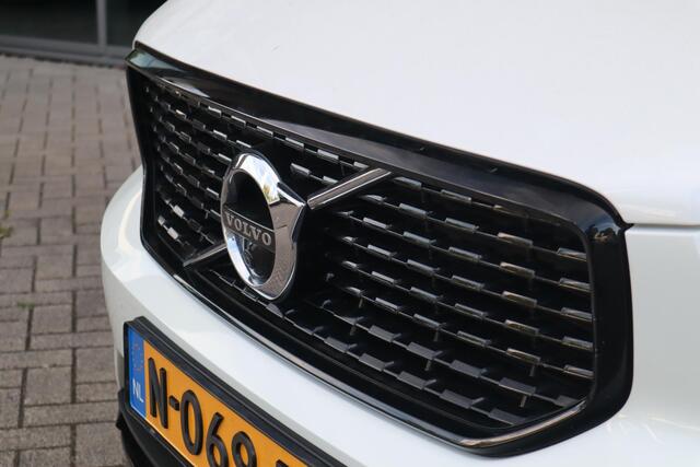 Volvo XC40 2.0 T4 AWD R-Design Full Option!| Schuif-/ kanteldak| Harman Kardon Audiosysteem| 360* Camera| Semi- elektrisch inklapbare trekhaak|