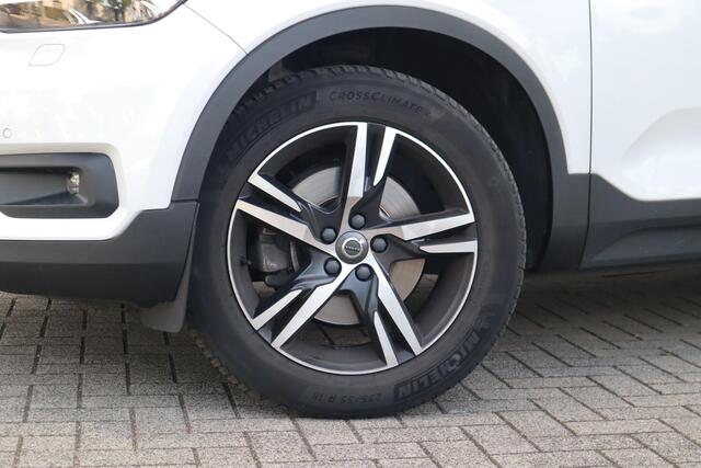 Volvo XC40 2.0 T4 AWD R-Design Full Option!| Schuif-/ kanteldak| Harman Kardon Audiosysteem| 360* Camera| Semi- elektrisch inklapbare trekhaak|