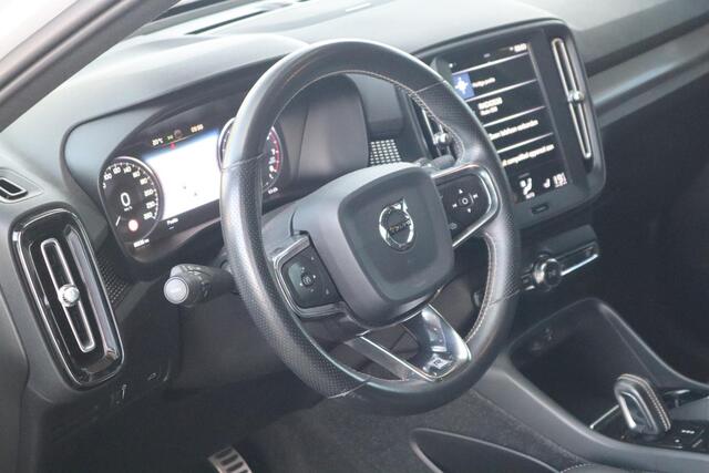 Volvo XC40 2.0 T4 AWD R-Design Full Option!| Schuif-/ kanteldak| Harman Kardon Audiosysteem| 360* Camera| Semi- elektrisch inklapbare trekhaak|