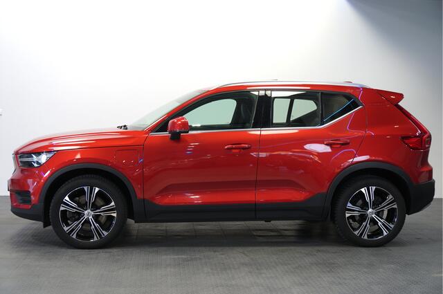 Volvo XC40 1.5 T4 155kW/211pk DCT7 Recharge Inscription PANORAMADAK + HARMAN/KARDON + LEER + ADAPT.CRUISE + BLIS + PILOT ASSIST + NAVI SENSUS + LANE ASSIST + MEMORY STOEL + 360 CAMERA + PARKSENSOREN + 19" LM-VELGEN!!