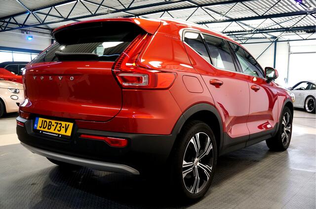 Volvo XC40 1.5 T4 155kW/211pk DCT7 Recharge Inscription PANORAMADAK + HARMAN/KARDON + LEER + ADAPT.CRUISE + BLIS + PILOT ASSIST + NAVI SENSUS + LANE ASSIST + MEMORY STOEL + 360 CAMERA + PARKSENSOREN + 19" LM-VELGEN!!