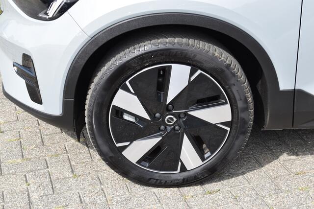 Volvo XC40 Single Motor Extended Range Plus 82 kWh ACC | Pilot Assist | Stoel Stuur verwarming | Trekhaak | Key Less | 19 inch