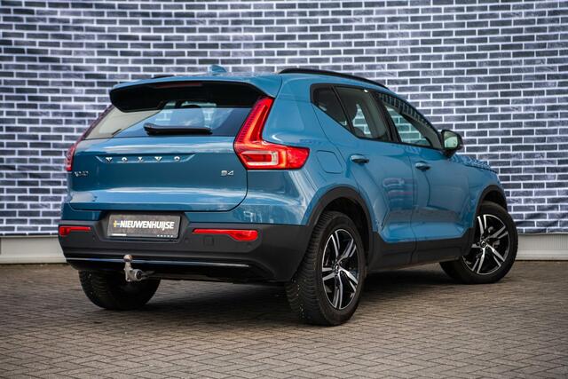 Volvo XC40 2.0 B4 Plus Dark | Trekhaak | Adaptive Cruise Control | Dode hoek detectie BLIS | Harman/Kardon audio | Elektrische stoelverstelling | Stoel- en stuurverwarming | Verwarmde Voorruit |