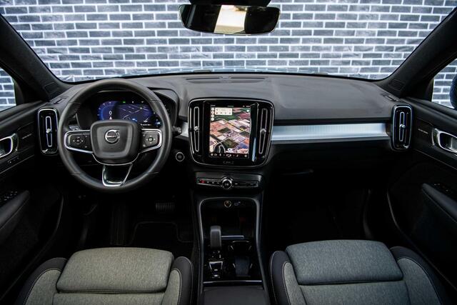 Volvo XC40 2.0 B4 Plus Dark | Trekhaak | Adaptive Cruise Control | Dode hoek detectie BLIS | Harman/Kardon audio | Elektrische stoelverstelling | Stoel- en stuurverwarming | Verwarmde Voorruit |