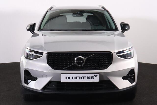 Volvo XC40 B4 Ultimate Bright - IntelliSafe Assist - Harman/Kardon audio - Parkeercamera achter - Verwarmde voorstoelen & stuur - Parkeersensoren voor & achter - Elektr. bedienb. voorstoelen met geheugen links - Draadloze tel. lader - Standkachel - Extra getint glas