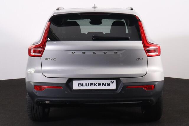 Volvo XC40 B4 Ultimate Bright - IntelliSafe Assist - Harman/Kardon audio - Parkeercamera achter - Verwarmde voorstoelen & stuur - Parkeersensoren voor & achter - Elektr. bedienb. voorstoelen met geheugen links - Draadloze tel. lader - Standkachel - Extra getint glas