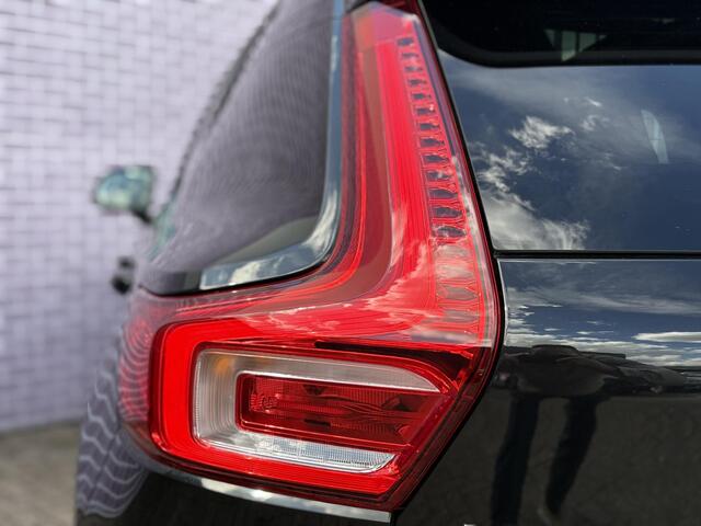 Volvo XC40 1.5 T5 Recharge R-Design | Blis | Adaptieve cruise controle | 360° Camera | Panorama Schuifdak | Harman/Kardon | Nubuck | 19" velgen | Blis | verwarmde voorstoelen en stuurwiel | On Call |
