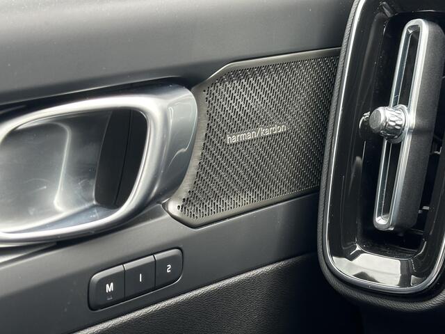 Volvo XC40 2.0 B4 Plus Dark , Automaat, Stoel+Stuur Verwarming/ Elek. Verstelbare stoel met geheugen/ Harman/Kardon / Adaptive Cruise / Google / Carplay/ DAB / Keyless