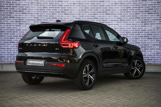 Volvo XC40 2.0 B4 Plus Dark | Trekhaak | Adaptive Cruise Control | Dode hoek detectie BLIS | Harman/Kardon audio | Elektrische stoelverstelling | Stoel- en stuurverwarming | Verwarmde Voorruit |
