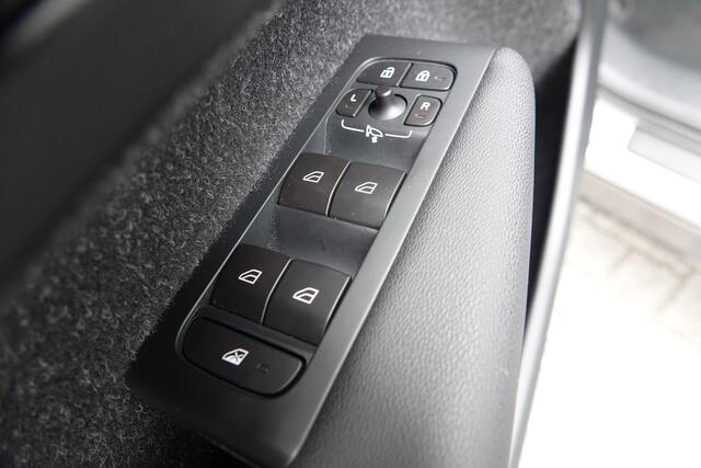 Volvo XC40 2.0 T4 Momentum | Trekhaak | ACC | Carplay | Camera |