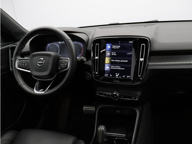 Volvo XC40 2.0 T4 R-Design / Trekhaak / Pano. dak / Apple Carplay & Android Auto / Elek. verstelbare stoelen / Stoelverwarming / Achteruitrijcamera / Zwart Leder