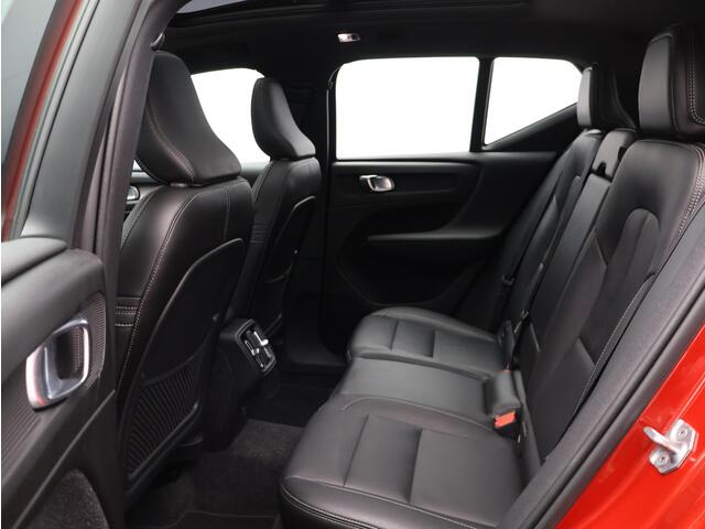 Volvo XC40 2.0 T4 R-Design / Trekhaak / Pano. dak / Apple Carplay & Android Auto / Elek. verstelbare stoelen / Stoelverwarming / Achteruitrijcamera / Zwart Leder