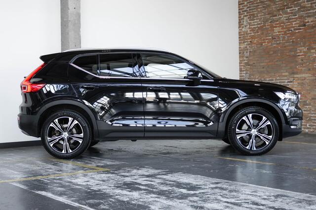 Volvo XC40 T5 Recharge Inscription Expression | Wegklapbare trekhaak | Adaptive cruise control | Stoelverwarming | Parkeersensoren voor + achter | Parkeercamera | 19'' lichtmetalen velgen | 4 Seizoenenbanden | Alarm klasse 3 | Stuurwielverwarming | Volvo on Call