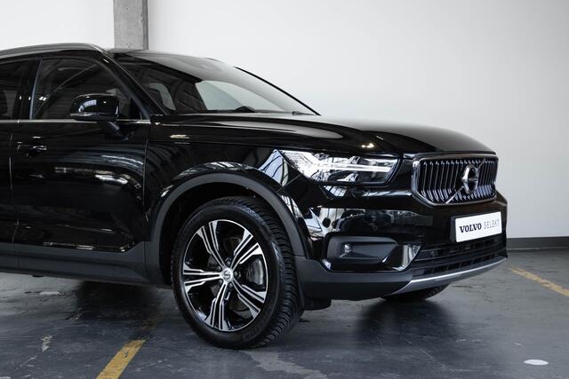 Volvo XC40 T5 Recharge Inscription Expression | Wegklapbare trekhaak | Adaptive cruise control | Stoelverwarming | Parkeersensoren voor + achter | Parkeercamera | 19'' lichtmetalen velgen | 4 Seizoenenbanden | Alarm klasse 3 | Stuurwielverwarming | Volvo on Call