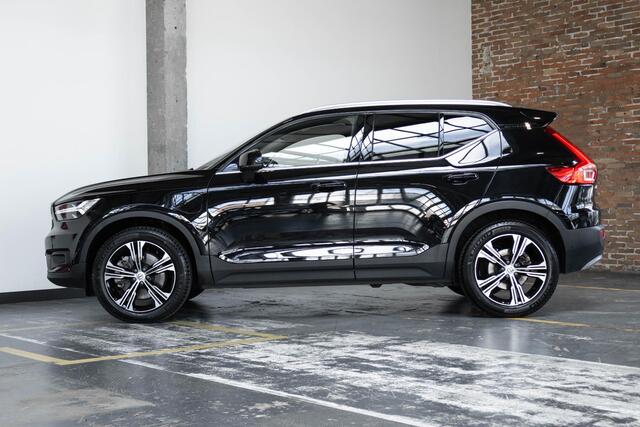 Volvo XC40 T5 Recharge Inscription Expression | Wegklapbare trekhaak | Adaptive cruise control | Stoelverwarming | Parkeersensoren voor + achter | Parkeercamera | 19'' lichtmetalen velgen | 4 Seizoenenbanden | Alarm klasse 3 | Stuurwielverwarming | Volvo on Call