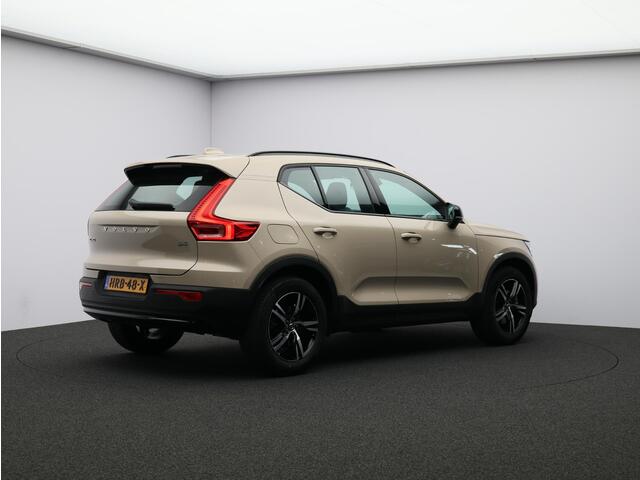 Volvo XC40 2.0 B4 Plus Dark / Trekhaak / Harman Kardon / Elektrische Stoelen / Stoel+Stuurverwarming / Adaptive Cruise / Pilot Assist /