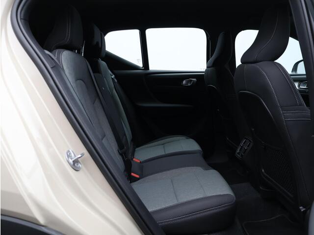 Volvo XC40 2.0 B4 Plus Dark / Trekhaak / Harman Kardon / Elektrische Stoelen / Stoel+Stuurverwarming / Adaptive Cruise / Pilot Assist /