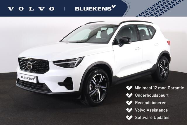 Volvo XC40 B4 Plus Dark - IntelliSafe Assist & Surround - Harman/Kardon audio - Parkeercamera achter - Verwarmde voorstoelen & stuur - Parkeersensoren voor & achter - Elektr. bedienb. voorstoelen met geheugen links - Draadloze tel. lader - Elektr. inklapbare trekhaa