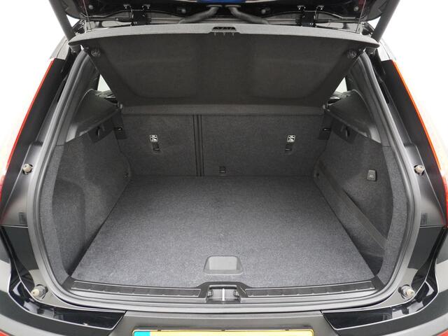 Volvo XC40 1.5 T3 Ad Cruise/BLIS/Electr A-klep/Climate control etc.