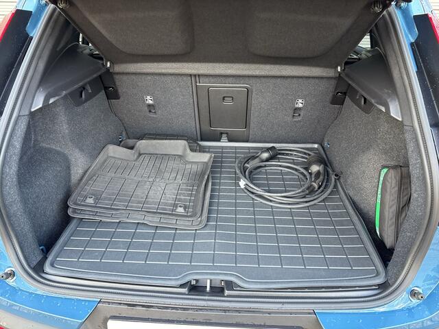 Volvo XC40 Recharge Twin Ultimate 82 kWh / Pixel Led / Trekhaak / Elektrische stoelen /