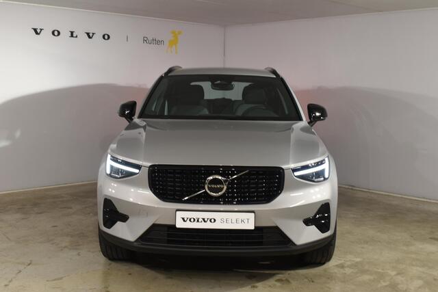 Volvo XC40 B4 211PK Automaat Plus Dark / Navigatie / Harman Kardon / Stuur & Stoelverwarming / LM Velgen / Trekhaak