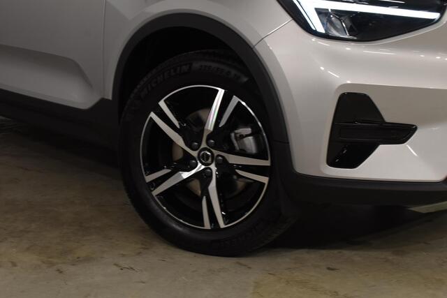Volvo XC40 B4 211PK Automaat Plus Dark / Navigatie / Harman Kardon / Stuur & Stoelverwarming / LM Velgen / Trekhaak