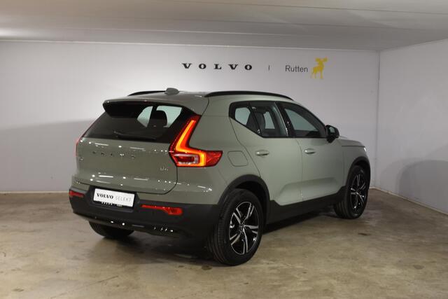 Volvo XC40 B4 211PK Automaat Plus Dark / Navigatie / Harman Kardon / Stuur & Stoelverwarming / LM Velgen / Trekhaak