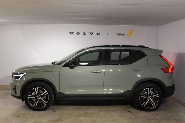 Volvo XC40 B4 211PK Automaat Plus Dark / Navigatie / Harman Kardon / Stuur & Stoelverwarming / LM Velgen / Trekhaak