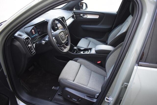 Volvo XC40 B4 211PK Automaat Plus Dark / Navigatie / Harman Kardon / Stuur & Stoelverwarming / LM Velgen / Trekhaak