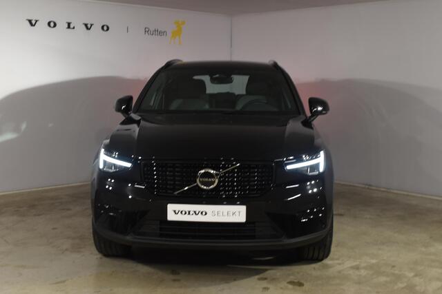 Volvo XC40 B4 211PK Automaat Plus Dark / Navigatie / Harman Kardon / Stuur & Stoelverwarming / LM Velgen / Trekhaak