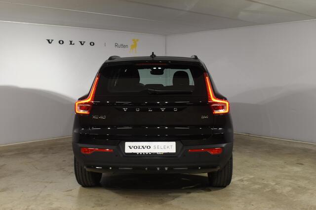 Volvo XC40 B4 211PK Automaat Plus Dark / Navigatie / Harman Kardon / Stuur & Stoelverwarming / LM Velgen / Trekhaak