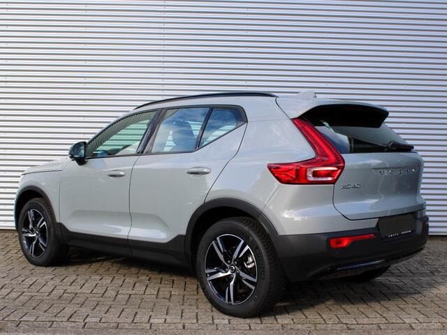 Volvo XC40 2.0 B4 Plus Dark Automaat / Trekhaak / Verwarm voorruit / Elektr.verst.voorstoelen / Google Maps