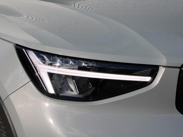 Volvo XC40 2.0 B4 Plus Dark Automaat / Trekhaak / Verwarm voorruit / Elektr.verst.voorstoelen / Google Maps
