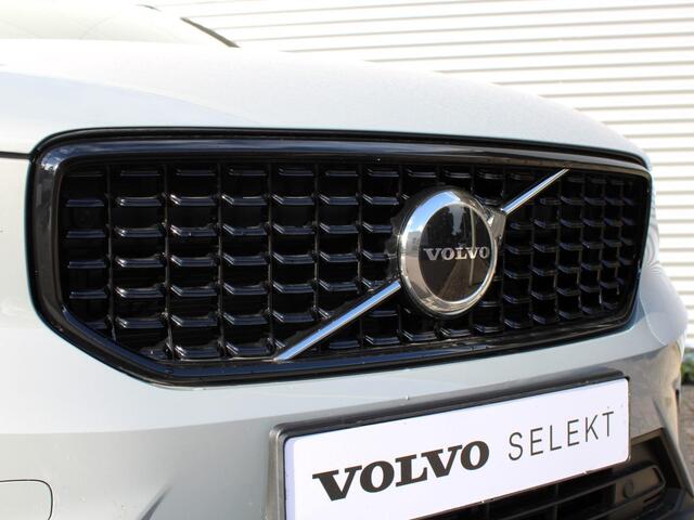 Volvo XC40 2.0 B4 Plus Dark Automaat / Trekhaak / Verwarm voorruit / Elektr.verst.voorstoelen / Google Maps