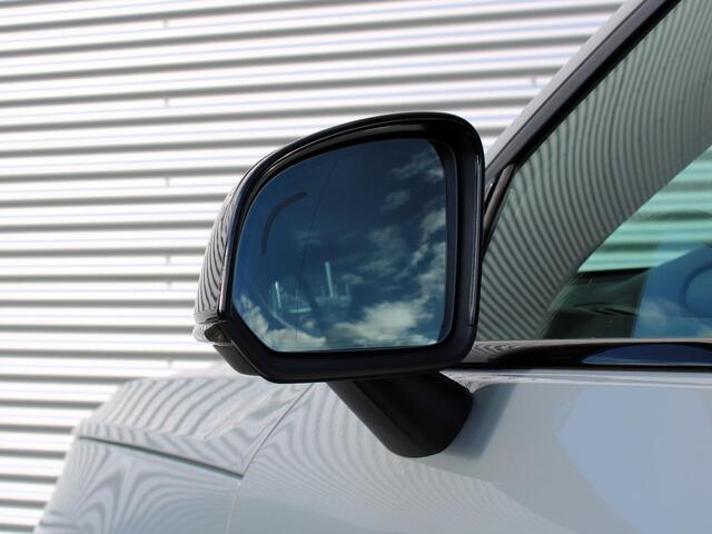 Volvo XC40 2.0 B4 Plus Dark Automaat / Trekhaak / Verwarm voorruit / Elektr.verst.voorstoelen / Google Maps