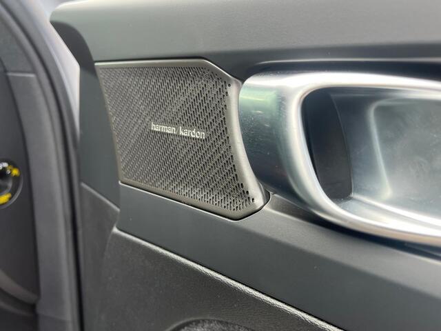 Volvo XC40 2.0 B4 Plus Dark