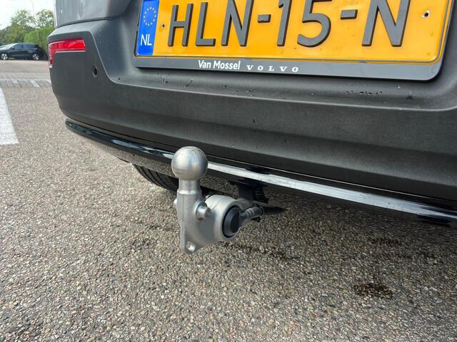 Volvo XC40 2.0 B4 Plus Dark