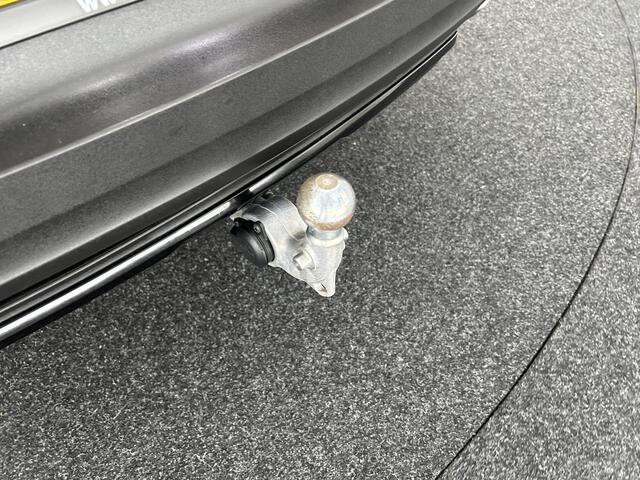 Volvo XC40 1.5 T3 163pk R-Design Trekhaak Camera Navigatie LED