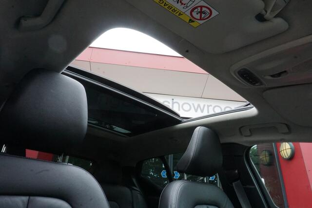 Volvo XC40 1.5 T4 Recharge Inscription Expression | Origineel NL | Panoramadak | ACC | Leder | Navigatie |