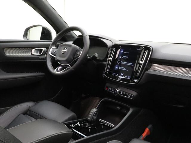 Volvo XC40 T5 262pk Recharge R-Design / 20'' / Styling kit / 360 Camera / Full-LED / Panoramadak / El. Trekhaak / El. Stoelen / Harman&Kardon / ACC / BLIS / Alarm 3 / DAB /